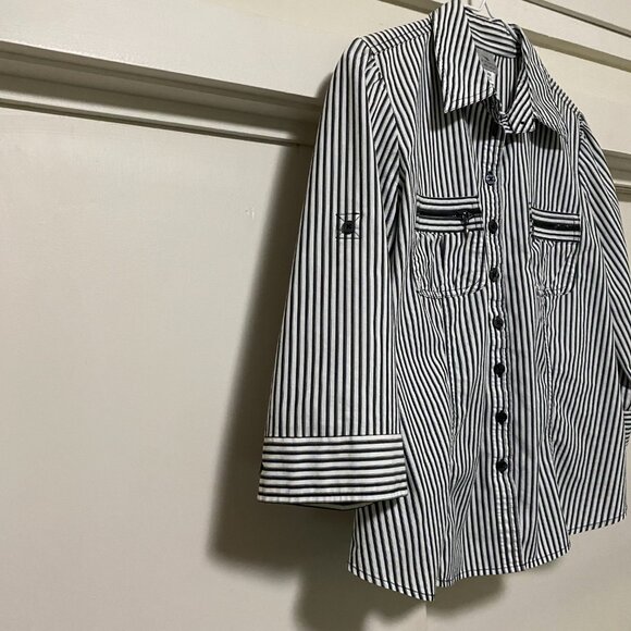 Worthington, black & white stripe, 3/4 sleeve, button-down blouse, size PM - Picture 3 of 10